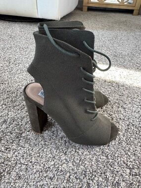 Steve Madden Olive Lace-Up Peep Toe Block Heel Booties